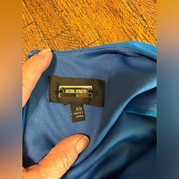 Alexia Admore -XS dress - Picture 4 of 8